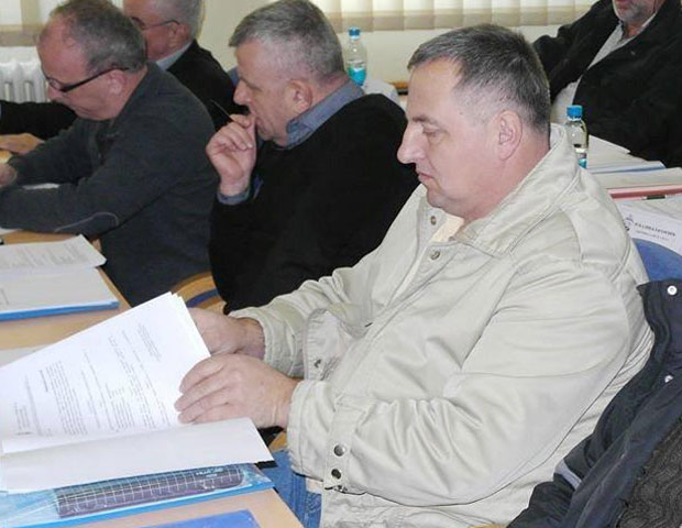 ПУЦЊАВА У ПЕТРОВУ: Политичар рањен из сачмарице